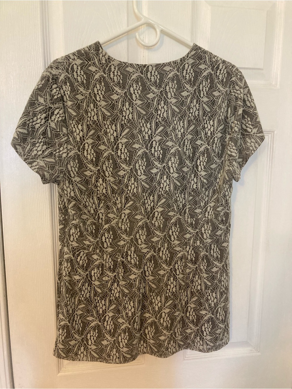 Banana Republic GrayLace-Print V-Neck Top - Picture 2 of 4
